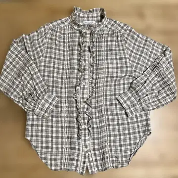 허그아워 체크 프릴 블라우스