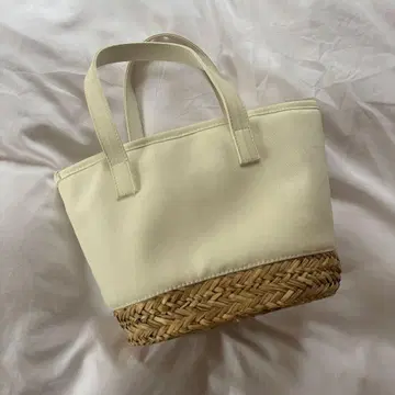 크림색 바스켓 토트백 보냉 기능 포함