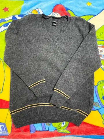 그레이 V넥 스웨터 M 사이즈