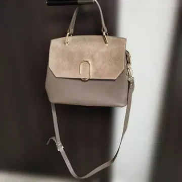 베이지 스웨이드 숄더백