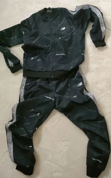New Balance 마블 무늬 저지 세트