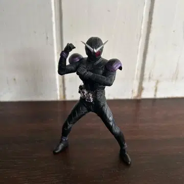 가면라이더 피규어 블랙과 보라색 약 10cm