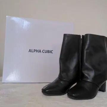 ALPHA CUBIC 블랙 부츠 중간 힐