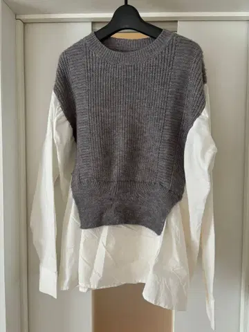 그레이 니트 레이어드 상의