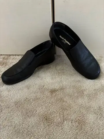 Hush Pupples 가죽 슬립온 블랙 22.5 컴포트