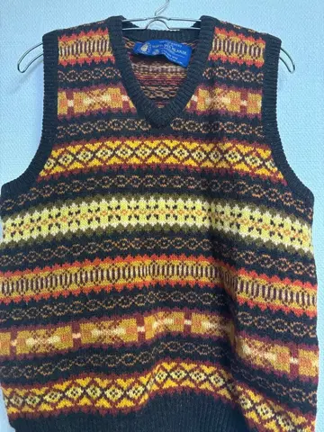 스코틀랜드제 페어아일 V넥 니트 베스트