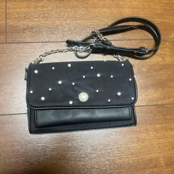 TO BE CHIC 펄 장식 숄더백