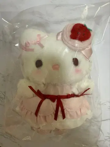 산리오 딸기 휘핑 케이크 마스코트 백참 헬로키티 새상품