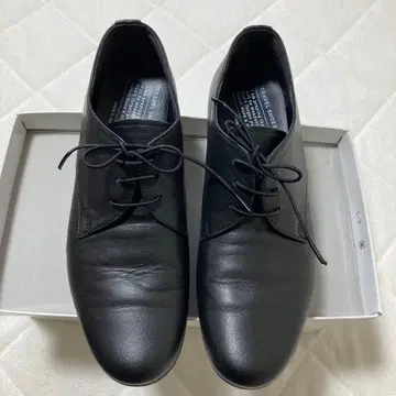 Chauss er 블랙 가죽 레이스업 슈즈