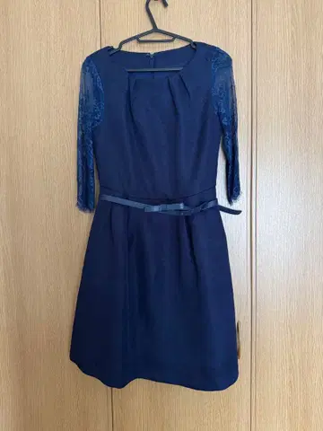 네이비 레이스 소매 A라인 드레스