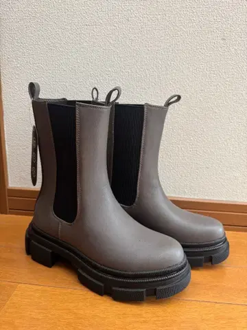 SHOO-IA-RUE 그레이 사이드 고어 부츠 22.5cm