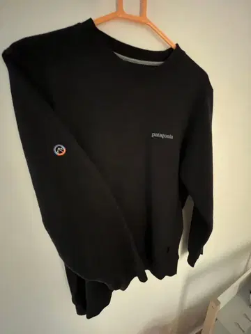 patagonia 블랙 크루넥 트레이닝복