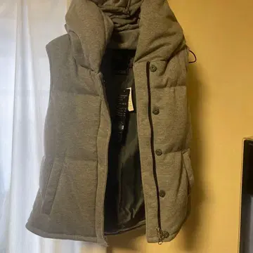 AZUL 그레이 다운 베스트 S