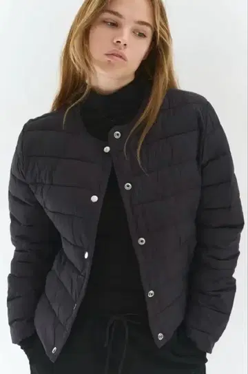 H&M 퀼팅 자켓 M 사이즈 완판템