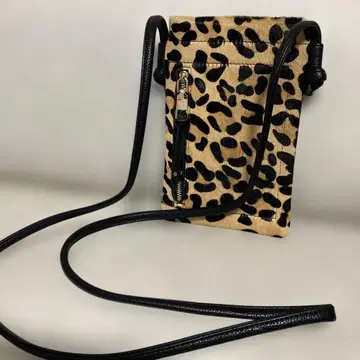 Pisoraro 피소라로 레오파드 무늬 스마트폰 숄더백