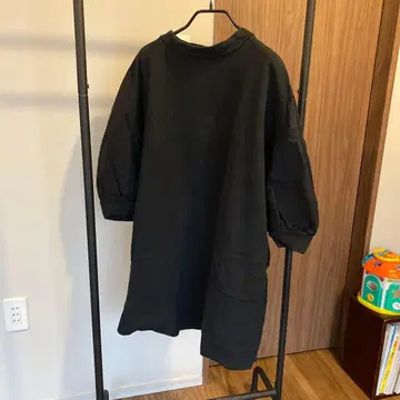 UNIVERSAL SEVEN 블랙 티셔츠