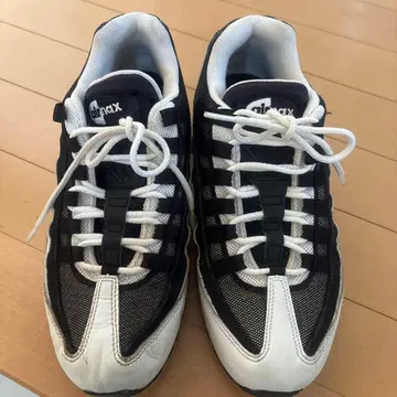 에어 맥스 95 블랙/화이트