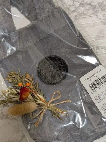 스타벅스 홀리데이 2025 보틀 숄더백 퍼 그레이