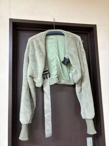 푹신푹신 소재 라이트 그린 자켓