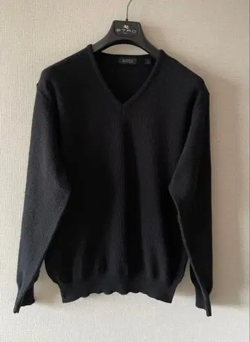 바니스뉴욕 V넥 니트 블랙