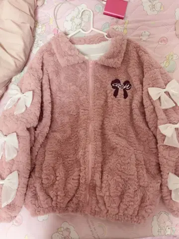 리본 포함 핑크 보아 자켓