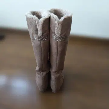 베이지 스웨이드 롱 부츠 퍼 포함