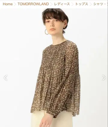 Ballsey 랜덤 플리츠 플라워 프린트 크루넥 블라우스 36