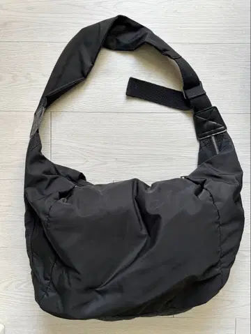 [ Auntie Rosa Holiday ] 나일론 빅 숄더