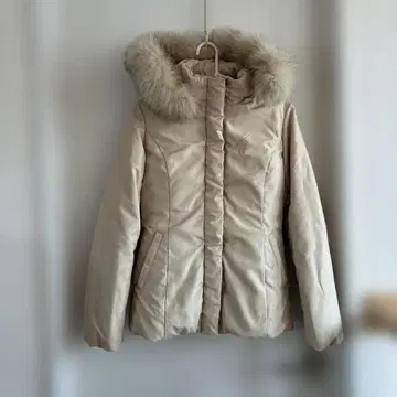 [VICKY] 비키 퍼 다운 자켓 베이지 2 (M 사이즈)