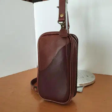 HERZ 헬츠 가죽 바디백 숄더백