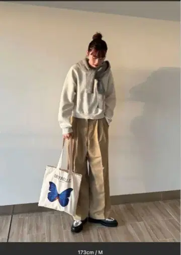 로우라이즈 투 턱 와이드 슬랙스 디도트 쇼룸