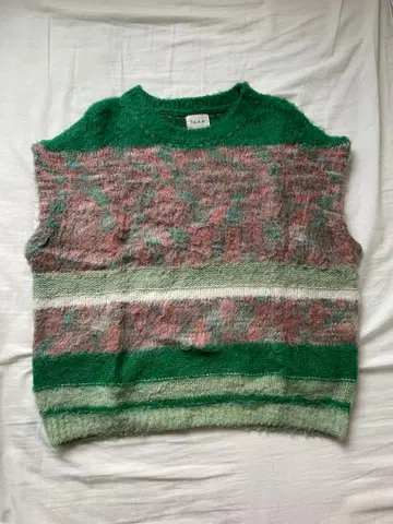 PAMM 기수역의 니트 베스트