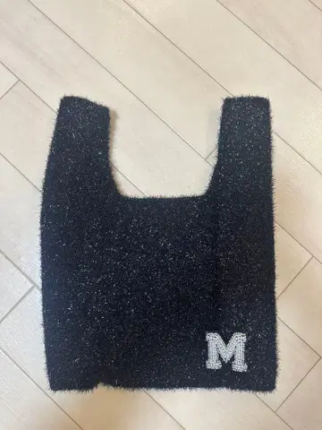 Mila Owen 비즈 배치 포함 라메 니트 토트백 블랙