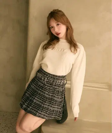 TITTY&CO. 하이넥 라메 리브 니트탑