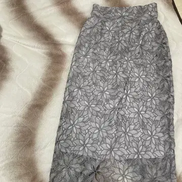 그레이 꽃무늬 레이스 타이트 스커트