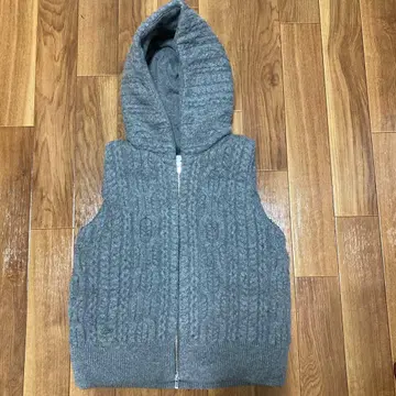 라코스테 다운 베스트 후드 부착 그레이 케이블 짜임 니트