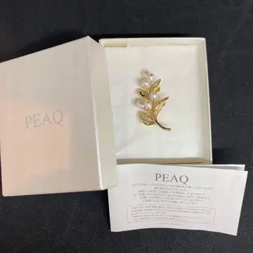 PEAQ 골드 펄 브로치