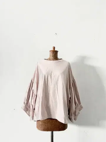 [ 미사용 ] UNIVERSAL SEVEN 코튼 슬리브 슬릿 풀오버