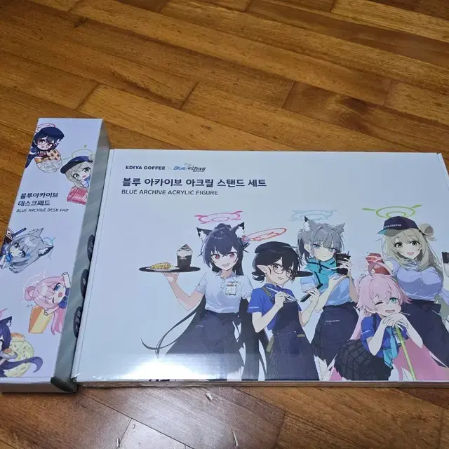한정판 블루아카 이디야 콜라보 데스크패드, 아크릴 스탠드 세트 팝니다.