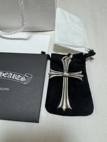 CHRONIC HEARTS 실버 크로스 목걸이