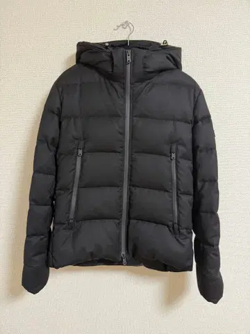 새상품급 TATRAS 블랙 다운 자켓 사이즈 02 후드 탈부착 가능