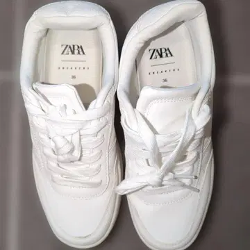 ZARA 화이트 스니커즈 36
