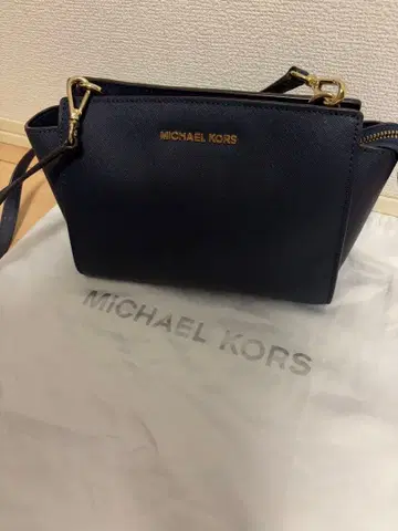 MICHAEL KORS 네이비 숄더백