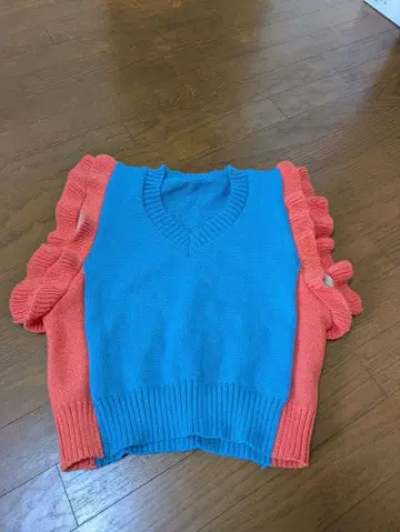 mielegrande (미엘레그란데) V넥 프릴 니트 베스트