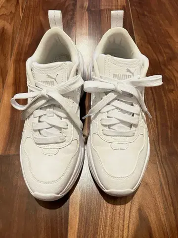 컨디션 최상!! Puma 시리아 웨지 화이트 스니커즈
