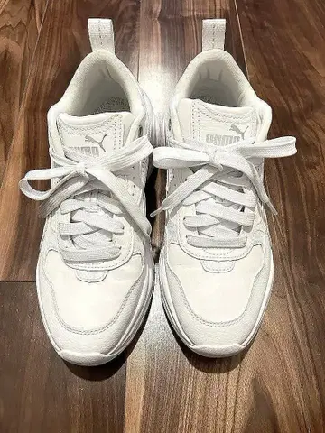 컨디션 최상!! Puma 시리아 웨지 화이트 스니커즈