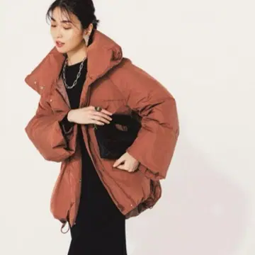 새상품급 emmi atelier 볼륨 다운 자켓