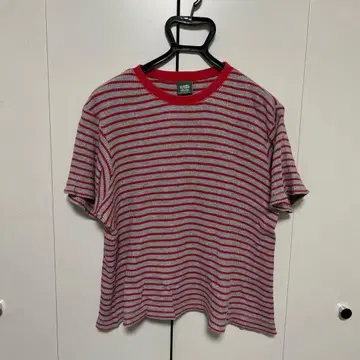 Green Hills 반팔 T셔츠 빨간색과 화이트 스트라이프