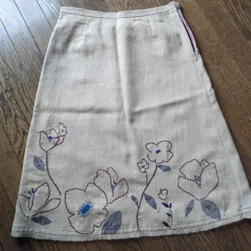 팔라스 팰리스 꽃무늬 자수 베이지 울 스커트