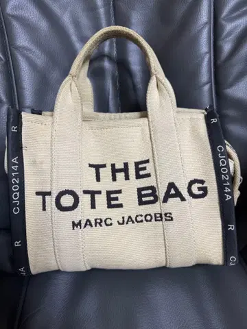 MARC JACOBS THE TOTE BAG 미니 사이즈 베이지
